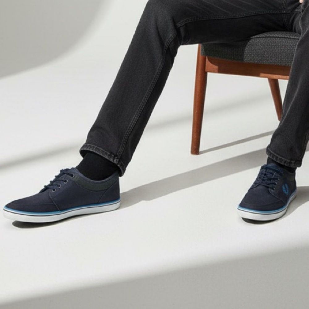 New with box Fred Perry navy blue lace up sneakers men’s size 7 USA size 8